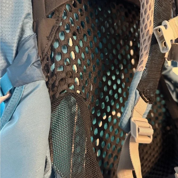 Osprey Woman’s Ariel 65L Hiking Backpack - Picture 4 of 6